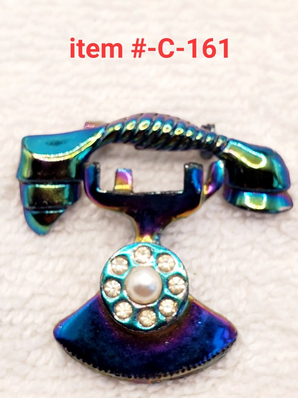 1 Vintage Brooch ,item # C-161,. wt. 20 grams.